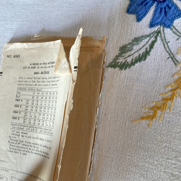 Vintage Vogue Pattern, 6065, size 18, 36 bust, 39 hip ca 1940's or 1950's - Picture 5 of 6